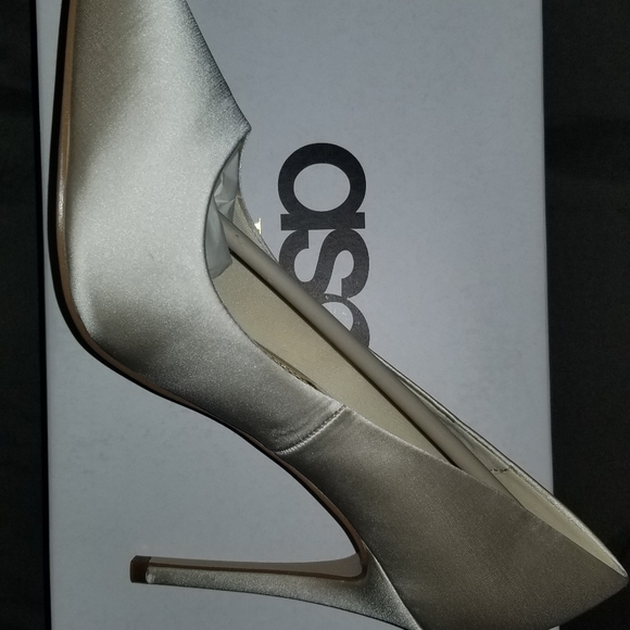 White heels - Picture 2 of 2